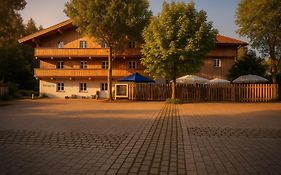 A8 Hotel Im Darchinger Hof Bed & Breakfast - Zwischen Holzkirchen Und Weyarn - Zwischen Muenchen Salzburg Und Innsbruck - Kurz Vor Dem Irschenberg